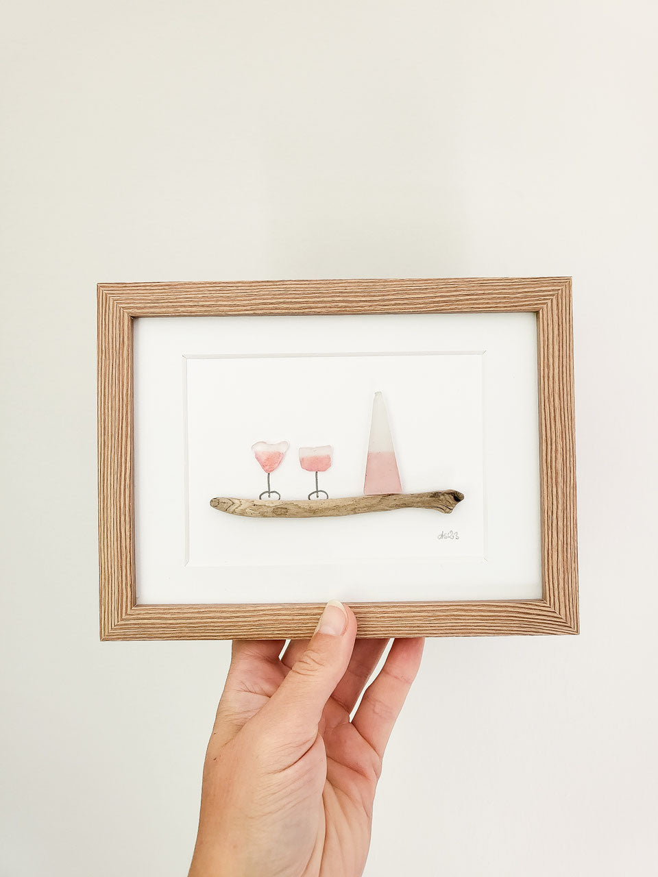 Andressâ - Handgefertiges Seeglasbild "Wine O'Clock" aus der Ostsee