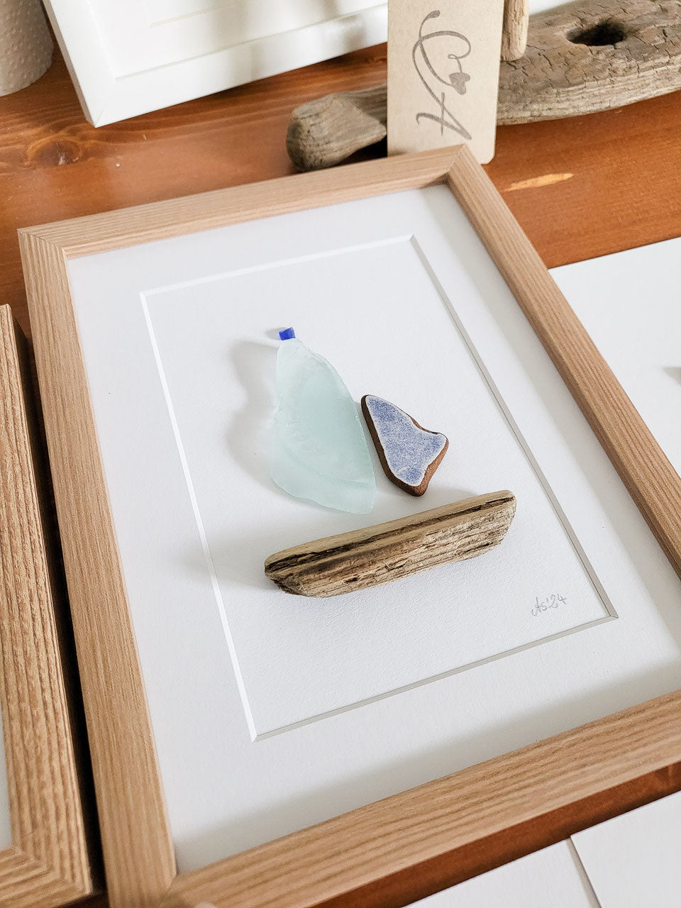 Seeglasbild Segelboot - mit Keramik, Treibholz und echtem Seeglas aus der Ostsee