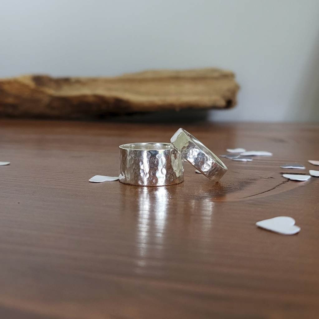 Partner-Ringe aus recyceltem Silber - Zarter & kraftvoller Bandring für Paare