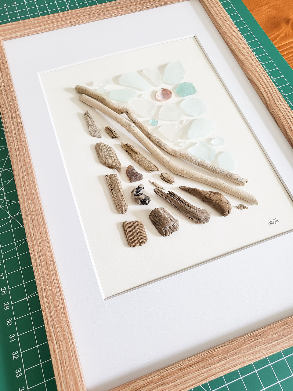 handgefertigte Meerglas Collage Spring - mit echtem Seeglas, Treibholz und Muscheln aus der Ostsee