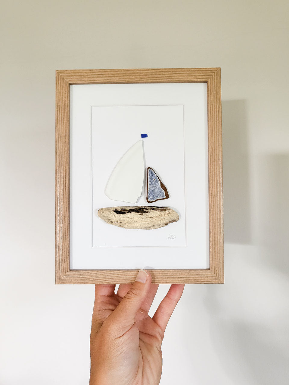 Seeglasbild Segelboot - mit Keramik, Treibholz und echtem Seeglas aus der Ostsee