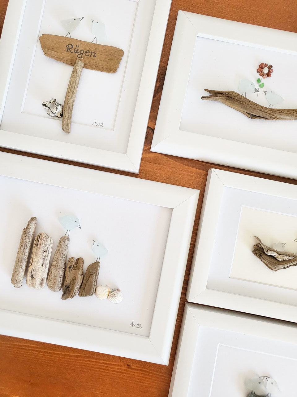 Seeglasbild Steinküste - mit Treibholz, Steinen und echtem Seeglas aus der Ostsee