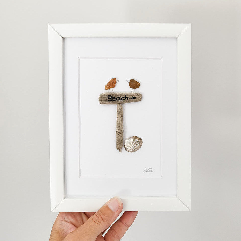 Seeglasbild Strand / Beach Schild - mit Treibholz, Muscheln und echtem Seeglas aus der Ostsee