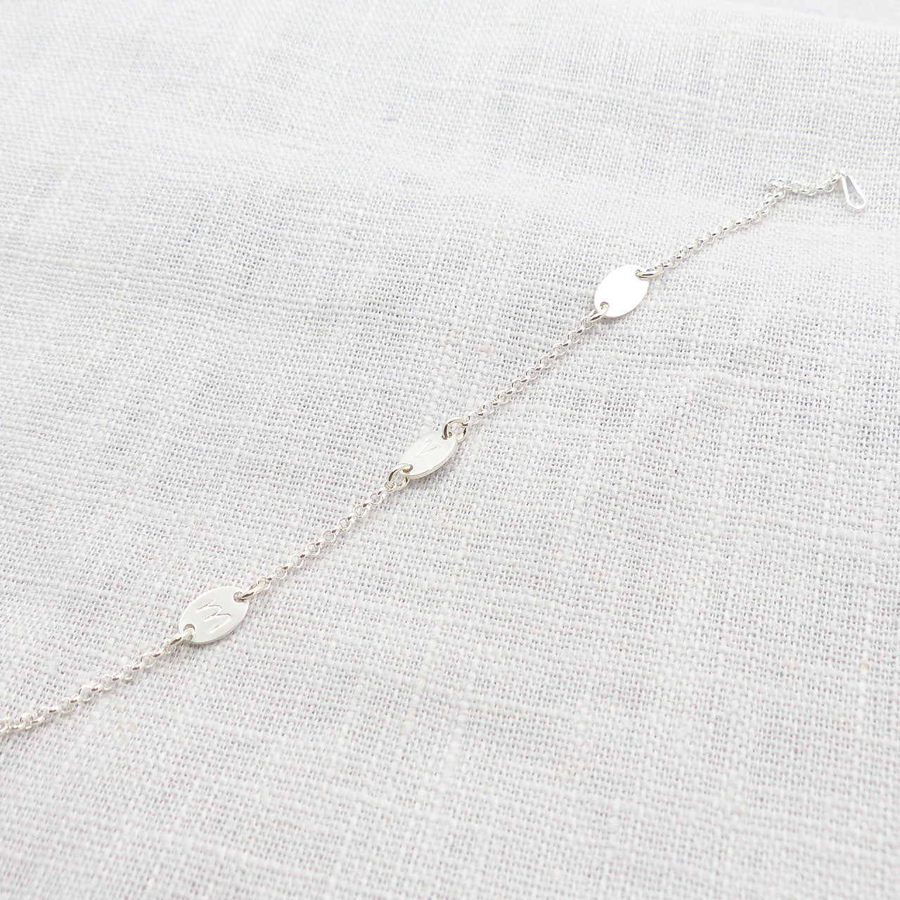 Andressa - 3 ovale Initialen 925 Silberarmband versetzt