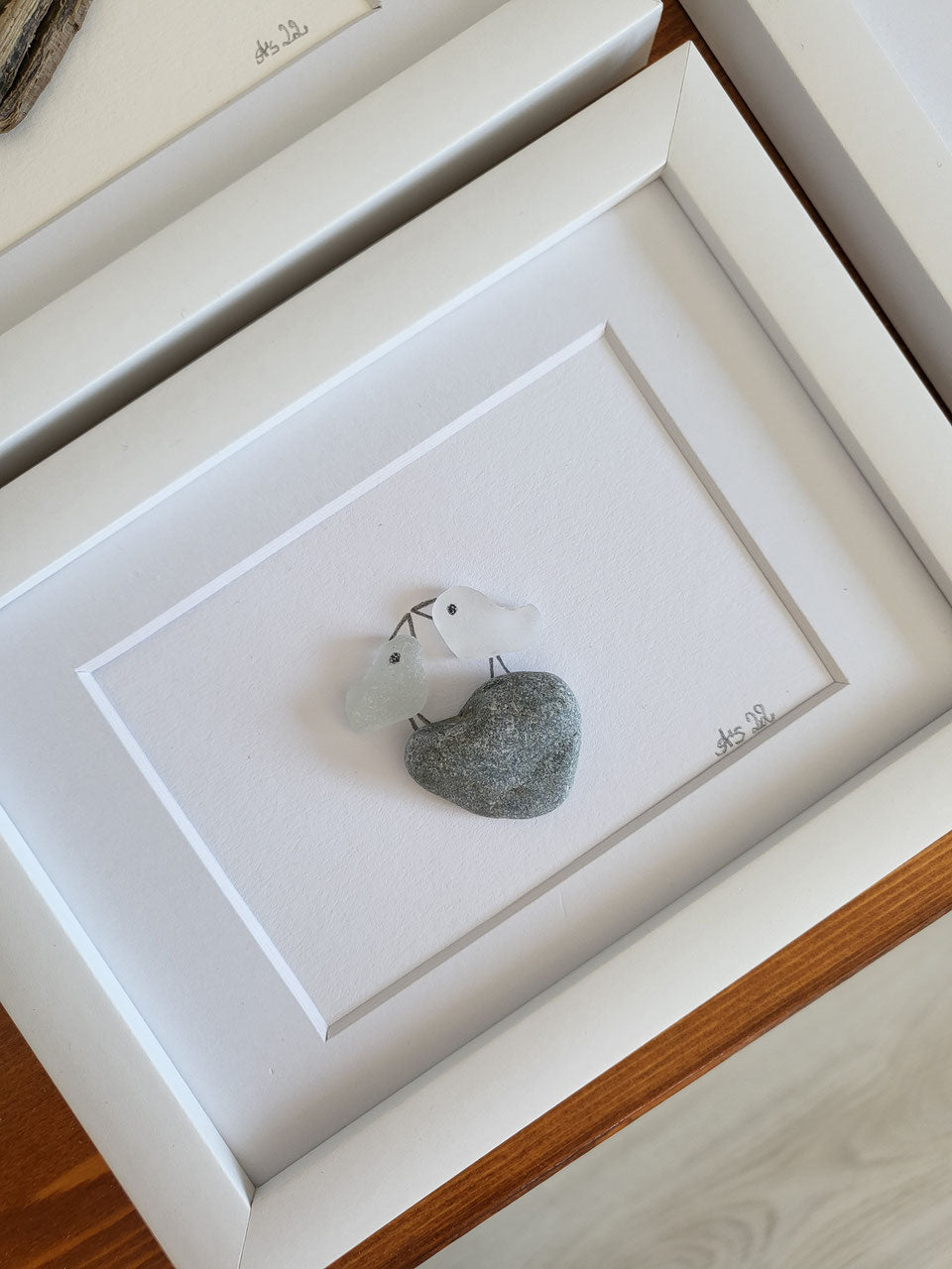 Seeglasbild Erster Kuss - mit einem Stein und echtem Seeglas aus der Ostsee