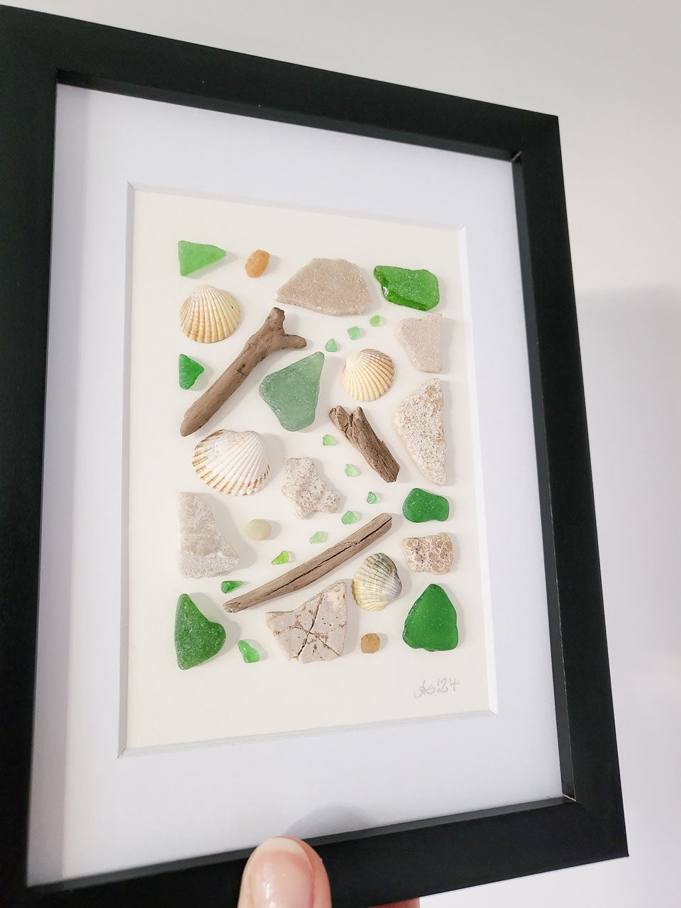 Handgefertigte Meerglas Collage in Big - mit echtem Seeglas und Fossilien aus der Ostsee