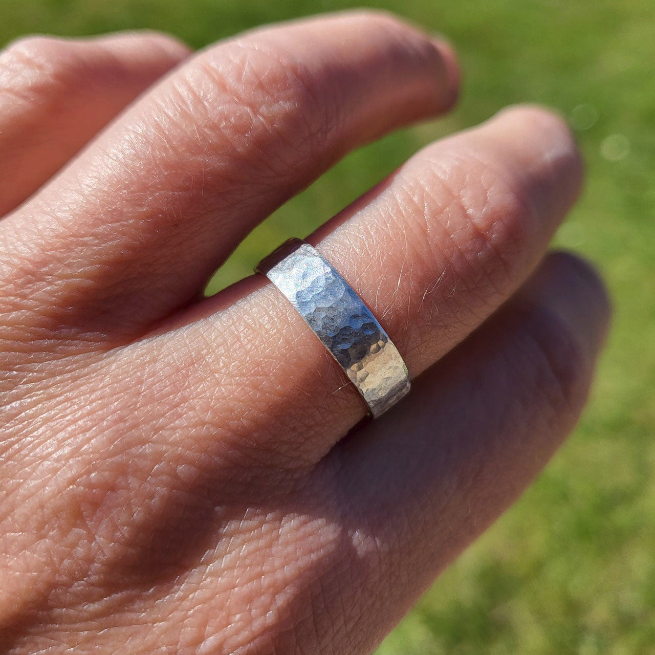 Bandring recyceltes Silber personalisiert | Hammerschlag Satiniert Andressa Schmuck