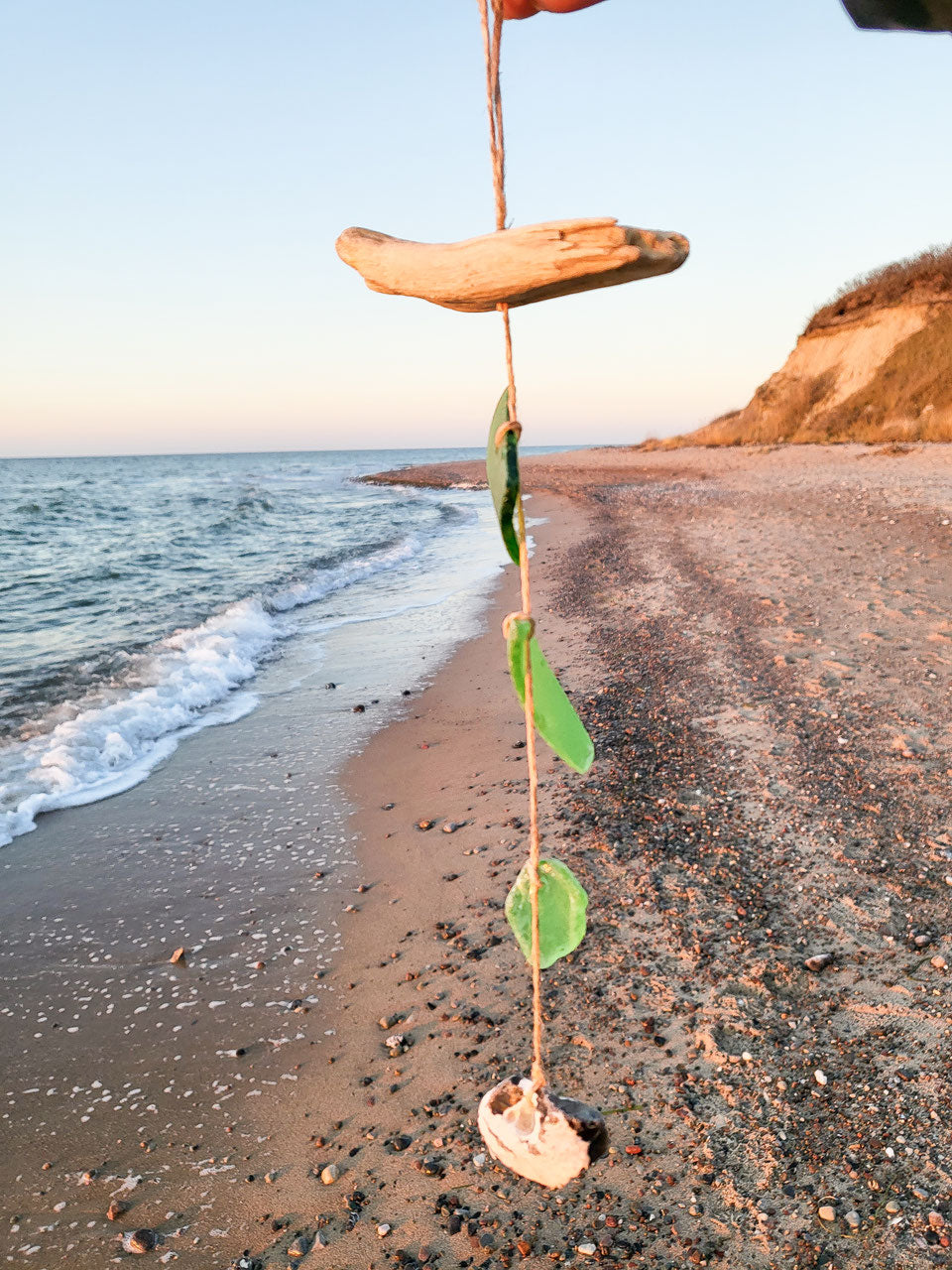 Seeglas Mobile - mit Hühnergott, Treibholz und echtem Seeglas aus der Ostsee
