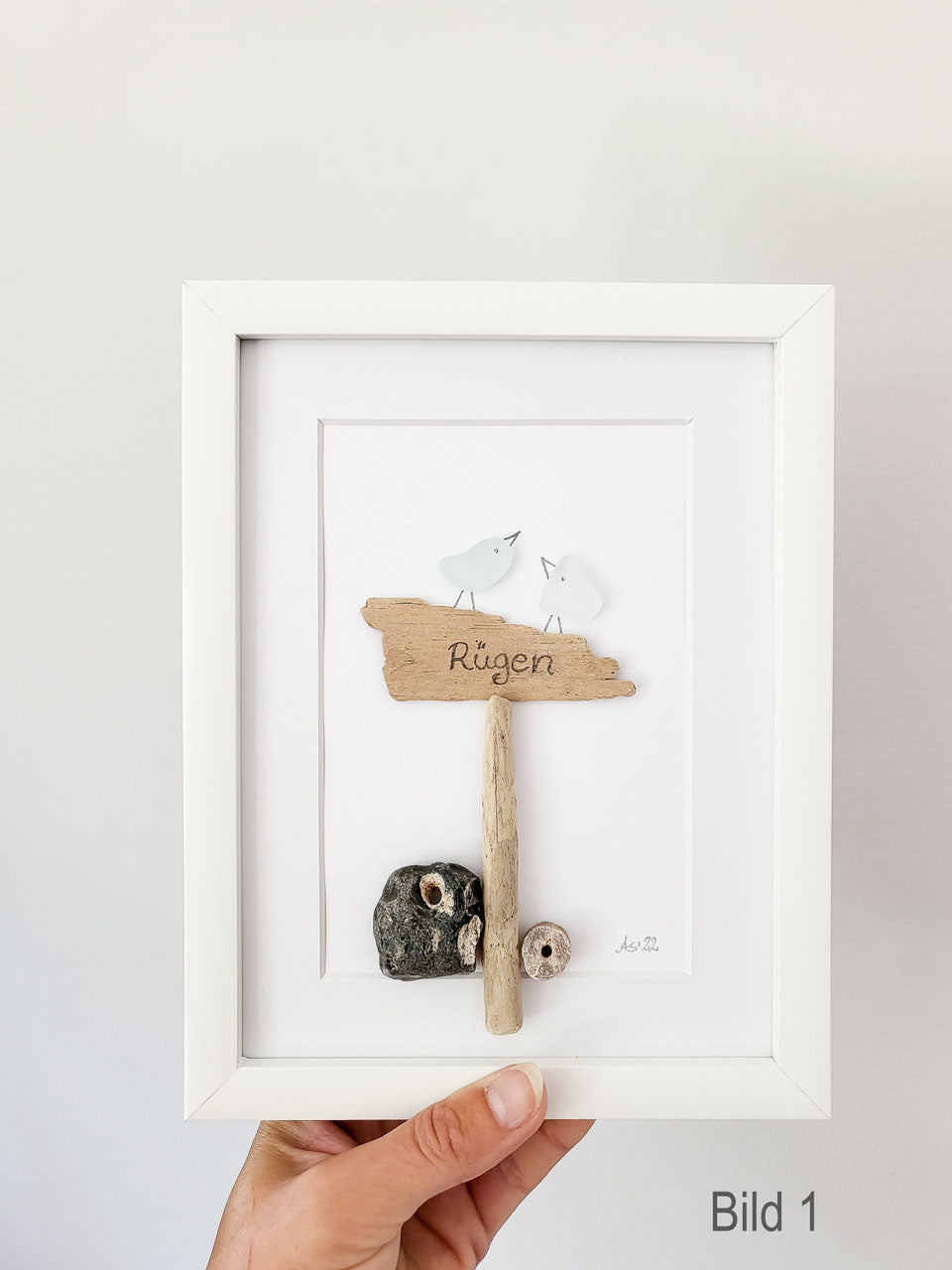 Seeglasbild Rügen - mit Treibholz, einem Hühnergott, Donnerkeil und echtem Seeglas aus der Ostsee