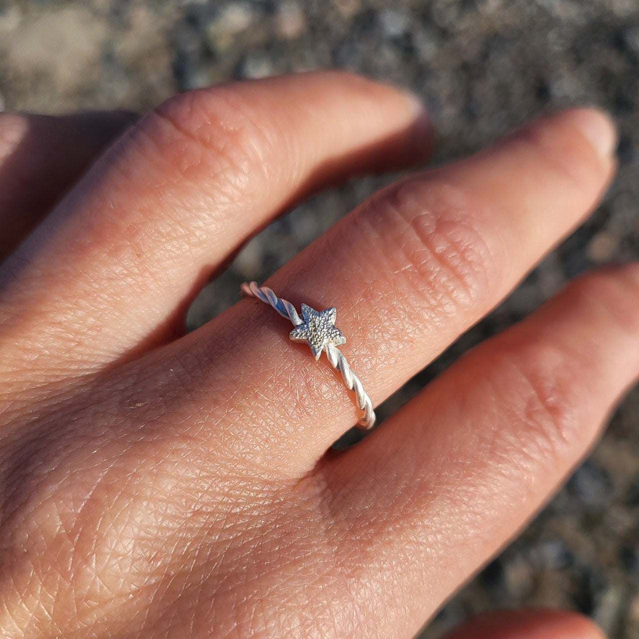 Schmuck für Sternenkinder : Handgefertigter Sternenring als einfühlsames Geschenk.
