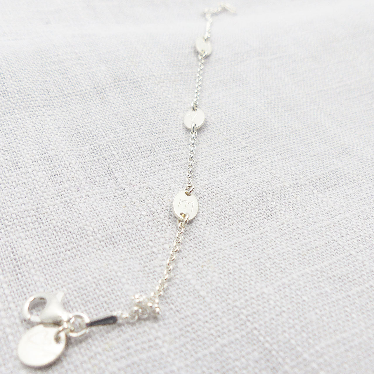 Andressa - 3 ovale Initialen 925 Silberarmband versetzt