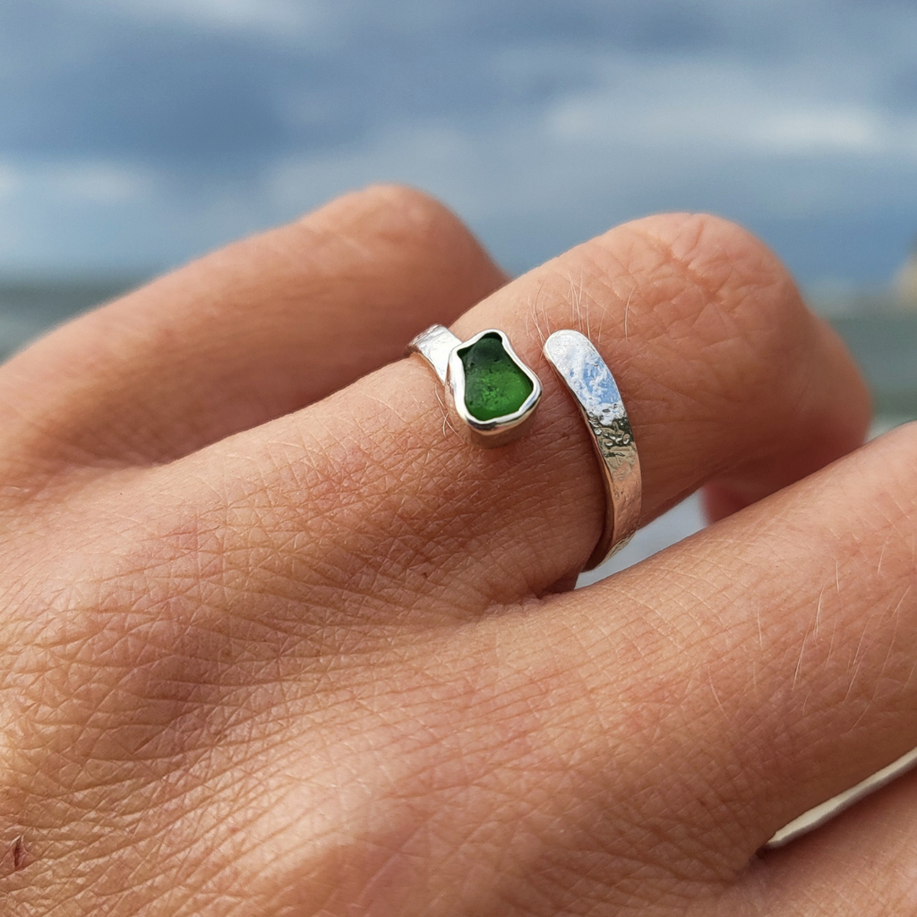 Schlangenring Seeglas grün | handgefertigt Rügen Unikat offen
 Andressa Schmuck