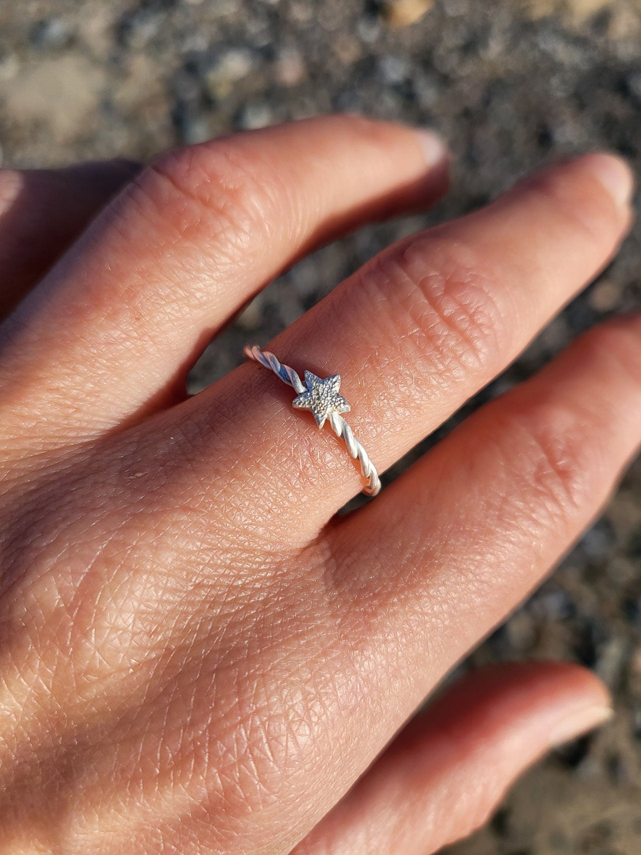 Schmuck für Sternenkinder : Handgefertigter Sternenring als einfühlsames Geschenk.