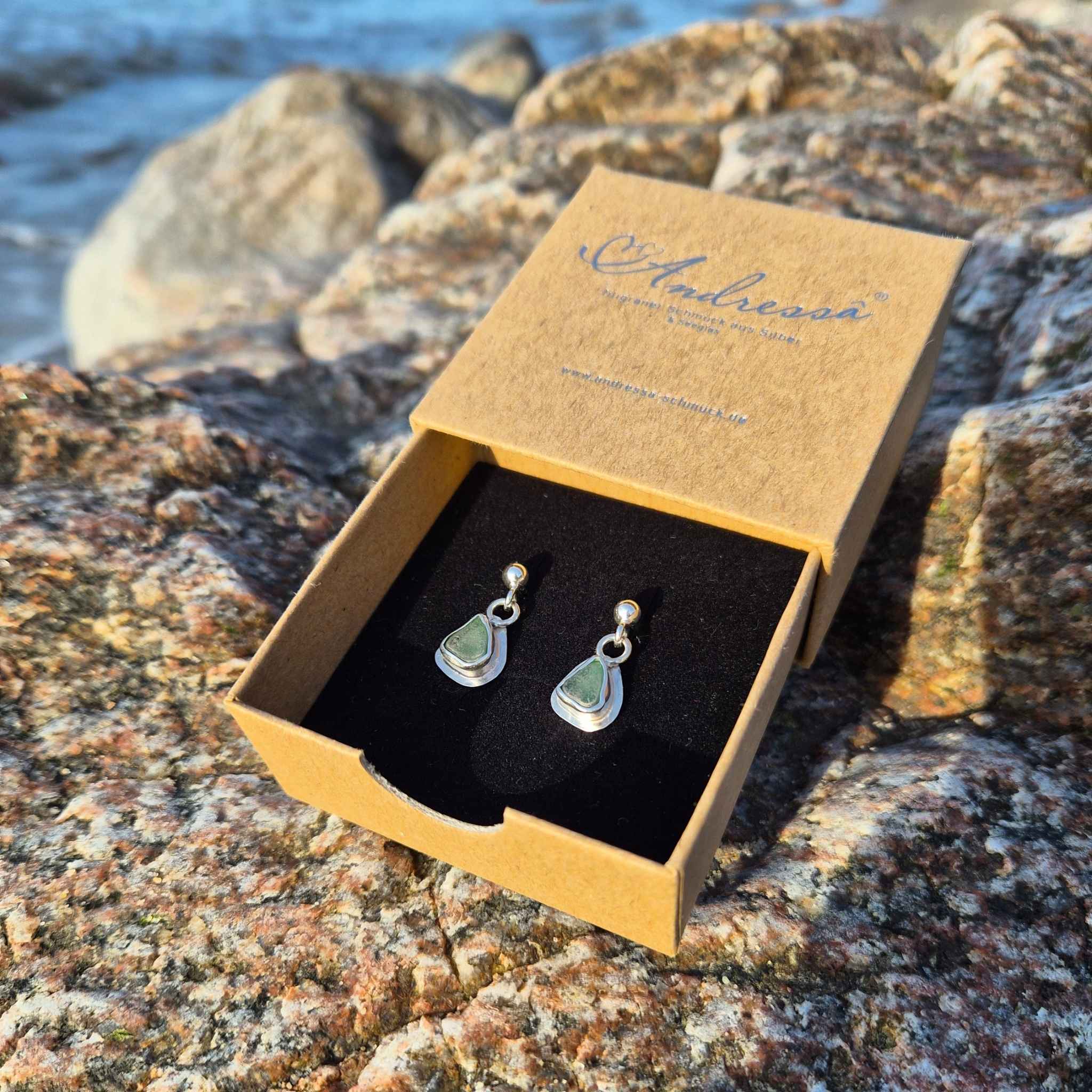 Ohrstecker Silber mit Seeglas - Handgeschmiedet auf Rügen