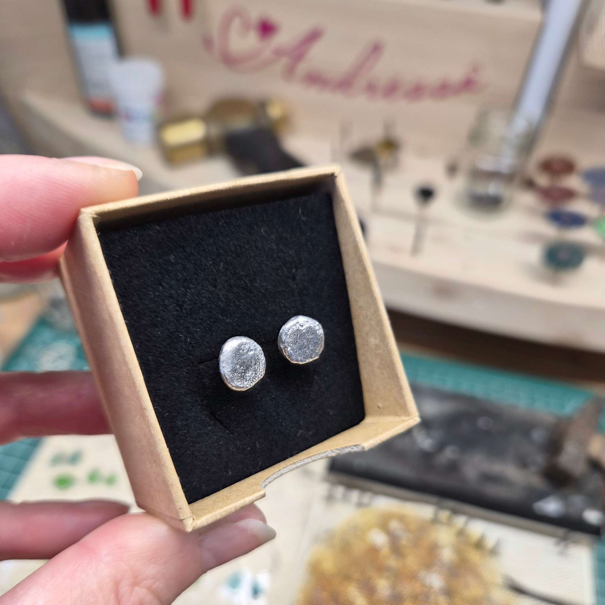 Silberne Ohrringe Stecker rund | Handgeschmiedet 925 Silber | pur oder mit Zeichen